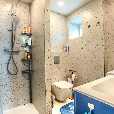 Hanspaulka - Stylish, Parking Included, 15 Min Airport *