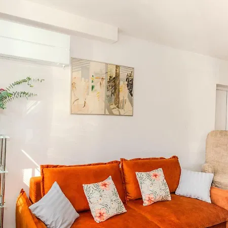 Hanspaulka - Stylish, Parking Included, 15 Min Airport