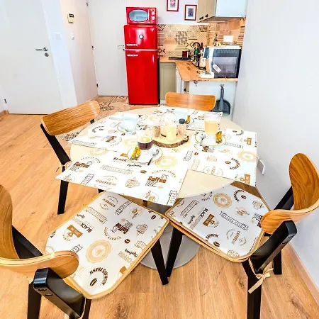 Hanspaulka - Stylish, Parking Included, 15 Min Airport Lejlighed